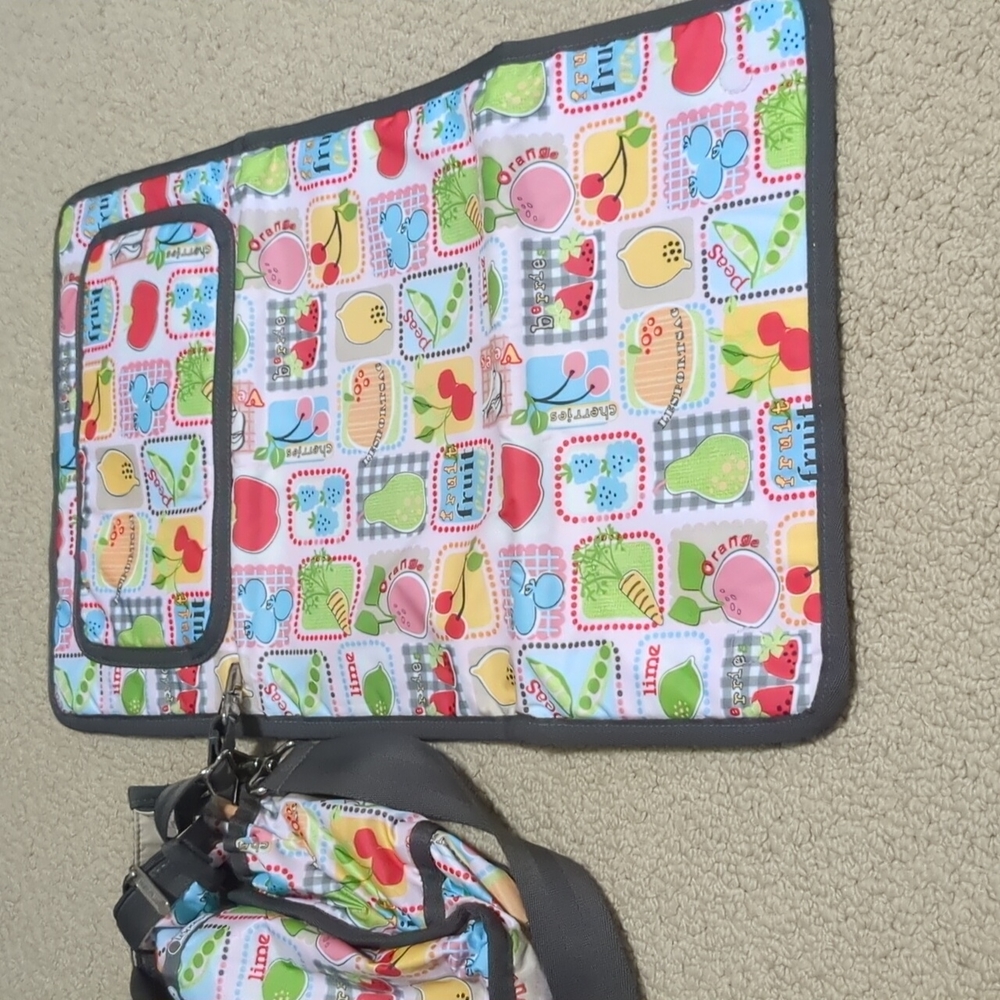 Worn Lesportsac diaper bag - Picture 5 of 12